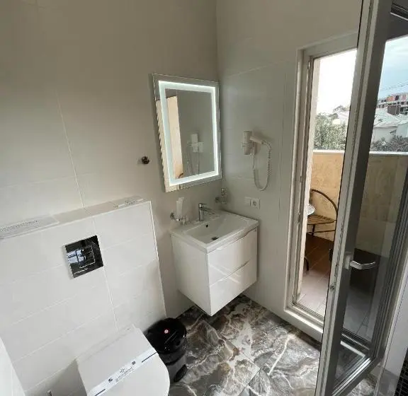 Cameră Triplă Standard cu Balcon, Levanevsky