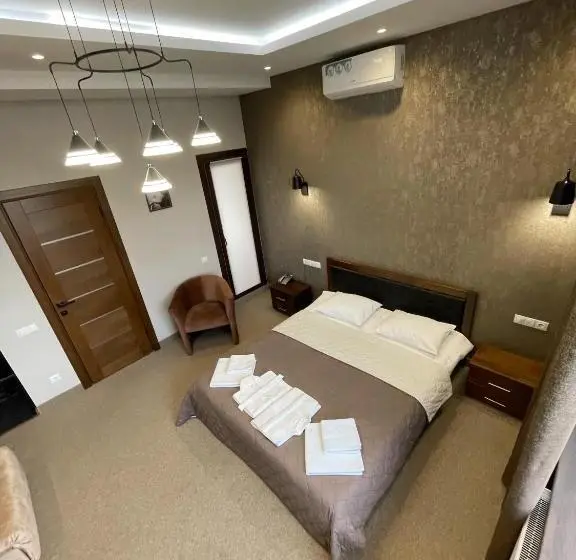 Cameră Triplă Standard cu Balcon, Levanevsky