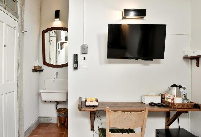 חדר יחיד בסיסי, Velawarin