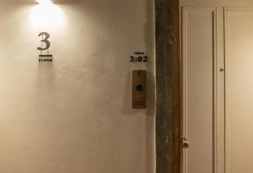 סוויטה עם מרפסת, Velawarin