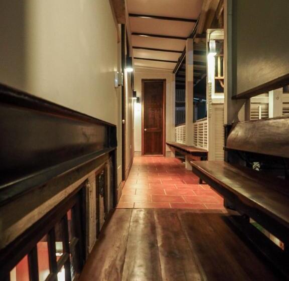 סוויטה עם מרפסת, Velawarin