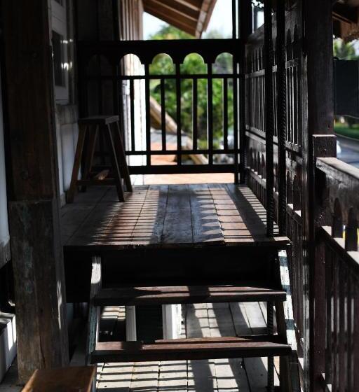 סוויטה עם מרפסת, Velawarin