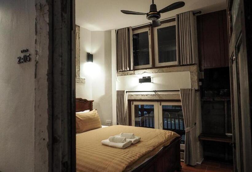 סוויטה עם מרפסת, Velawarin