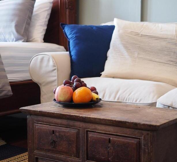 חדר משפחתי דלוקס, Velawarin