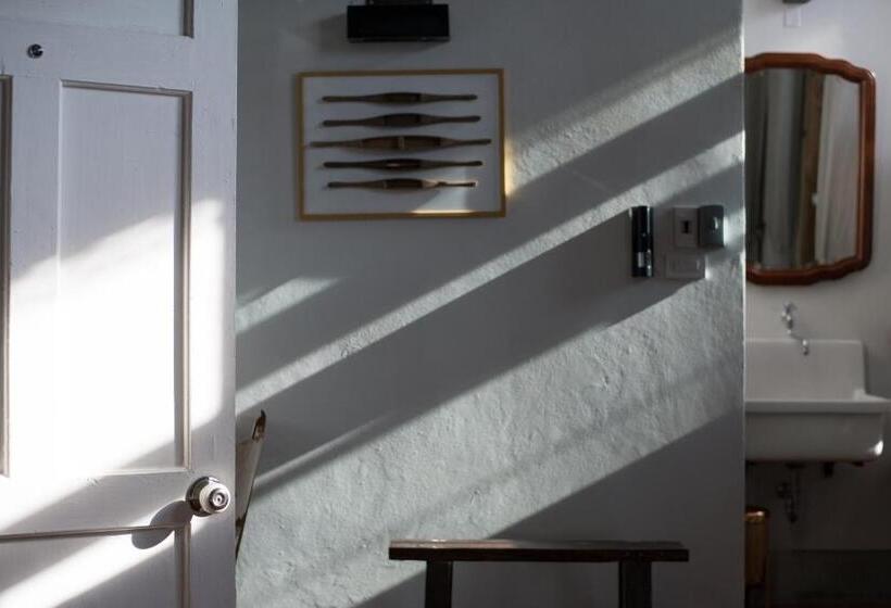 סוויטה עם מרפסת, Velawarin