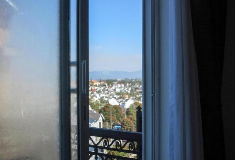 اتاق استاندارد با تخت بزرگ, La Pense E Hotel   Dalat