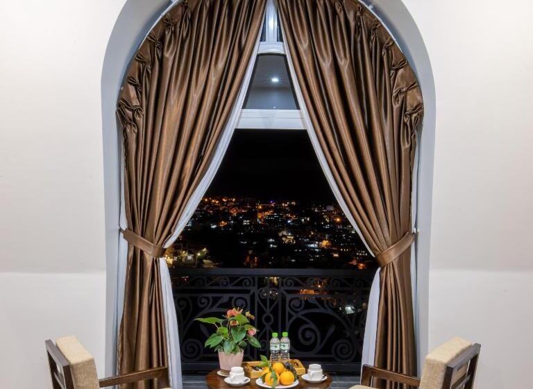 اتاق استاندارد با تخت بزرگ, La Pense E Hotel   Dalat