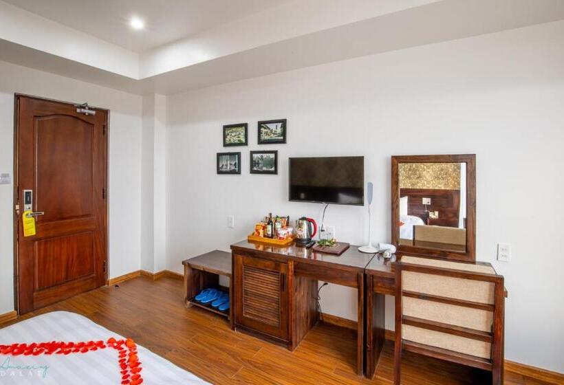 اتاق استاندارد با تخت بزرگ, La Pense E Hotel   Dalat