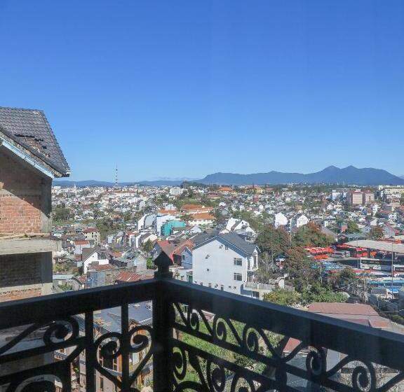 اتاق استاندارد با تخت بزرگ, La Pense E Hotel   Dalat