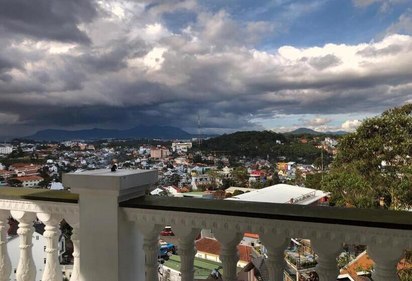 اتاق خانوادگی با چشم‌انداز کوه, La Pense E Hotel   Dalat