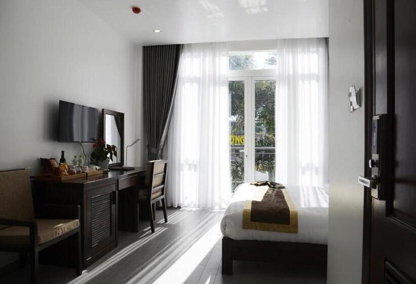 اتاق استاندارد با بالکن, La Pense E Hotel   Dalat