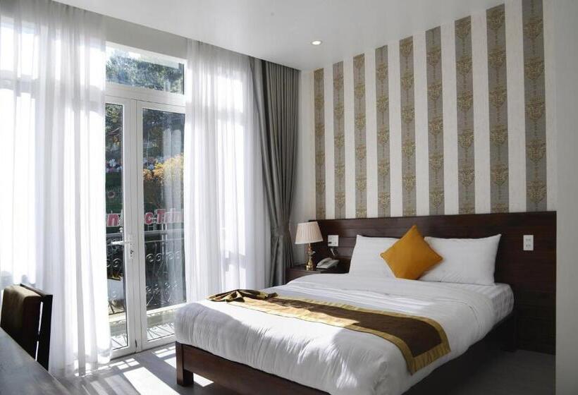 اتاق استاندارد با بالکن, La Pense E Hotel   Dalat