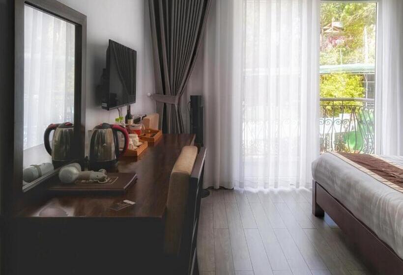 اتاق استاندارد با بالکن, La Pense E Hotel   Dalat