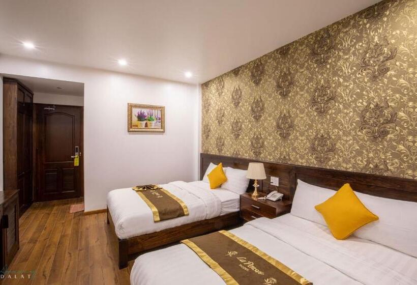 اتاق لوکس خانوادگی, La Pense E Hotel   Dalat