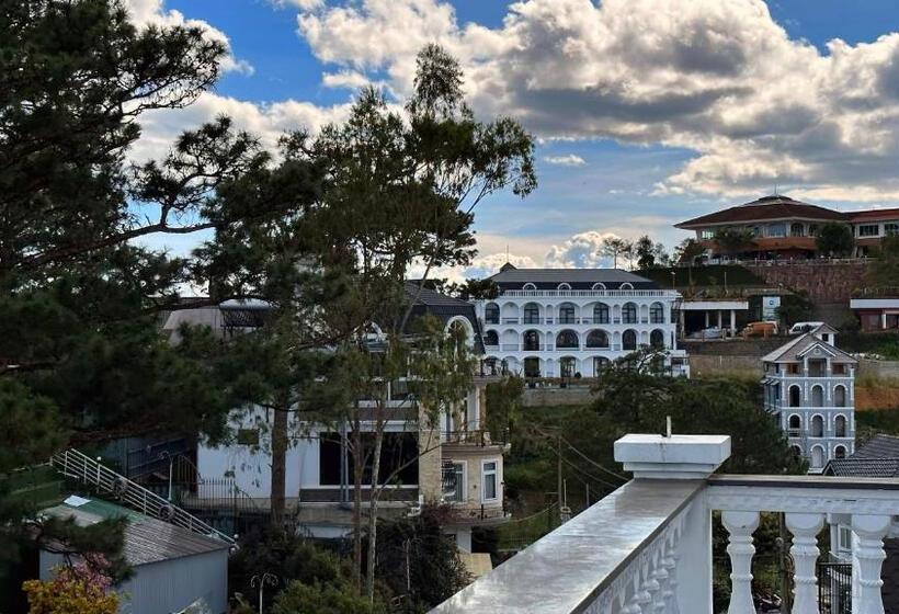 اتاق لوکس خانوادگی, La Pense E Hotel   Dalat