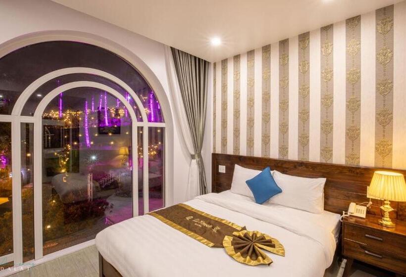 اتاق استاندارد با بالکن, La Pense E Hotel   Dalat
