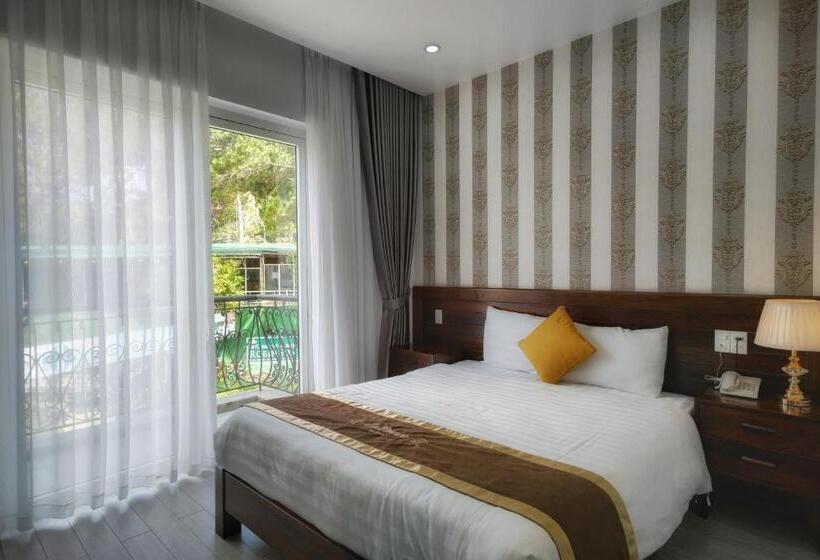 اتاق استاندارد با بالکن, La Pense E Hotel   Dalat
