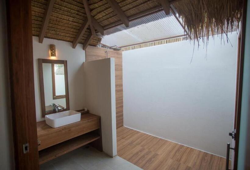 オーシャンビューデラックスルームバルコニー付き, The Nest Private Beach Resort