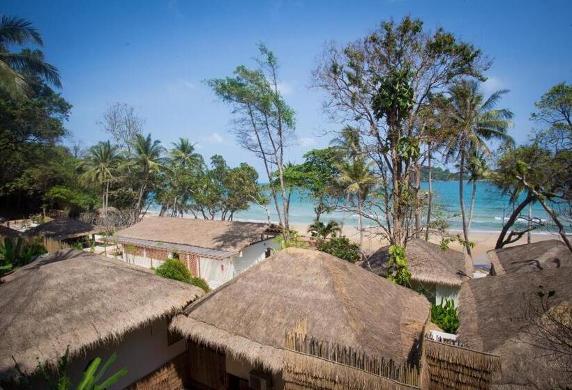 オーシャンビューデラックスルームバルコニー付き, The Nest Private Beach Resort