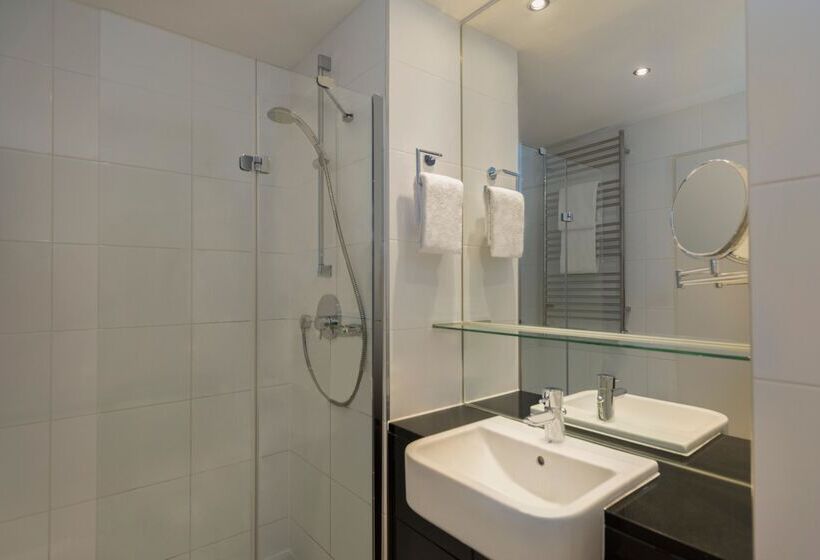 استودیوی استاندارد, Adina Apartment Hotel Berlin Checkpoint Charlie