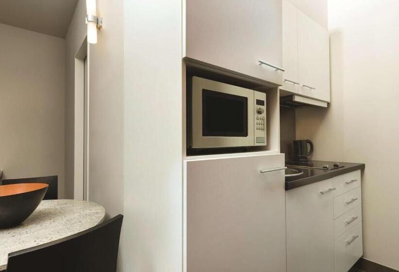 استودیوی استاندارد, Adina Apartment Hotel Berlin Checkpoint Charlie