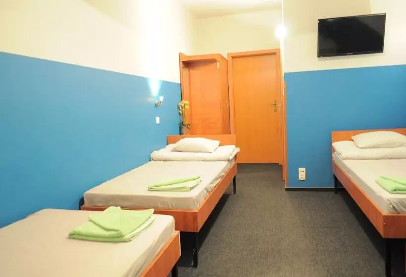 Standard Neljän Hengen Huone, Freedom Hostel