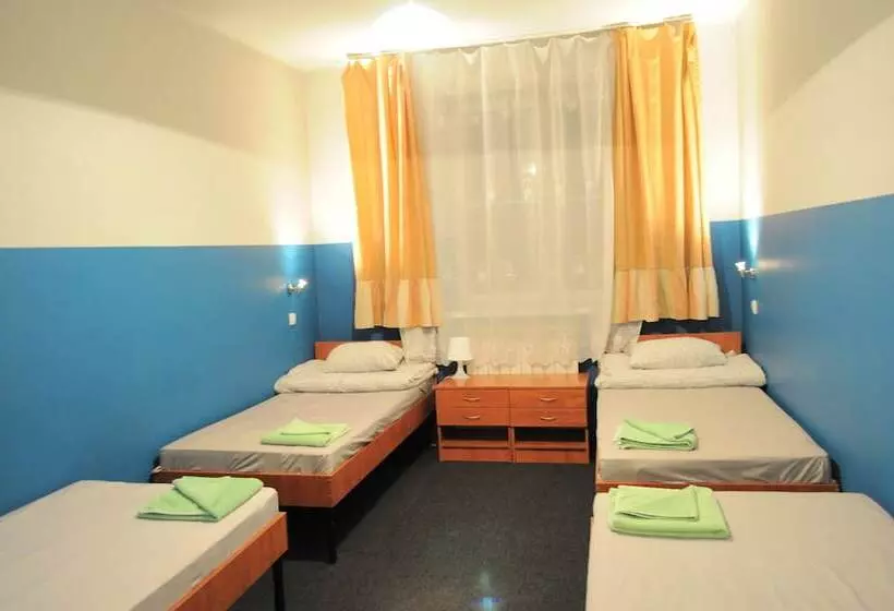 Standard Neljän Hengen Huone, Freedom Hostel