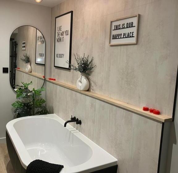 סוויטה נוף לגינה, Abbey Court Guest House