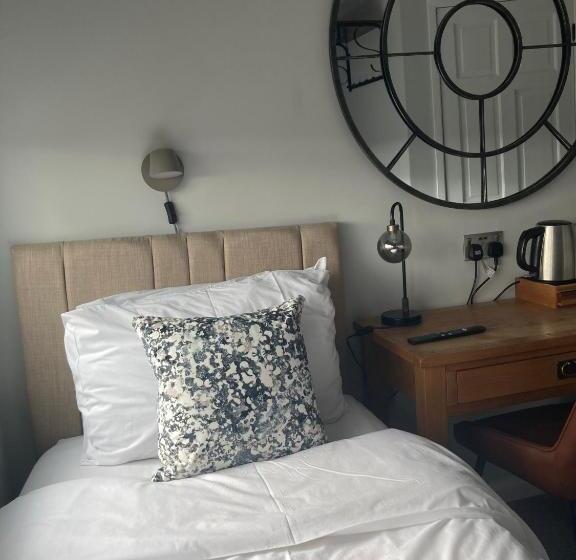 اتاق استاندارد یک نفره, Abbey Court Guest House