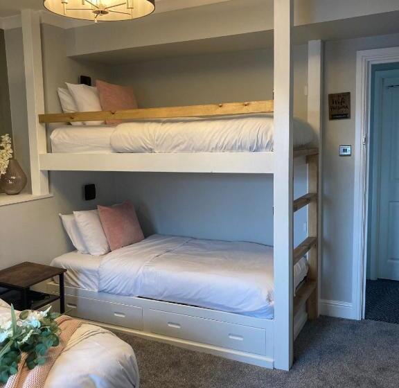 חדר משפחתי דלוקס, Abbey Court Guest House