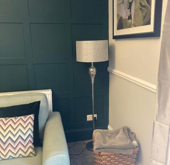 דירת חדר בקומת קרקע, Abbey Court Guest House