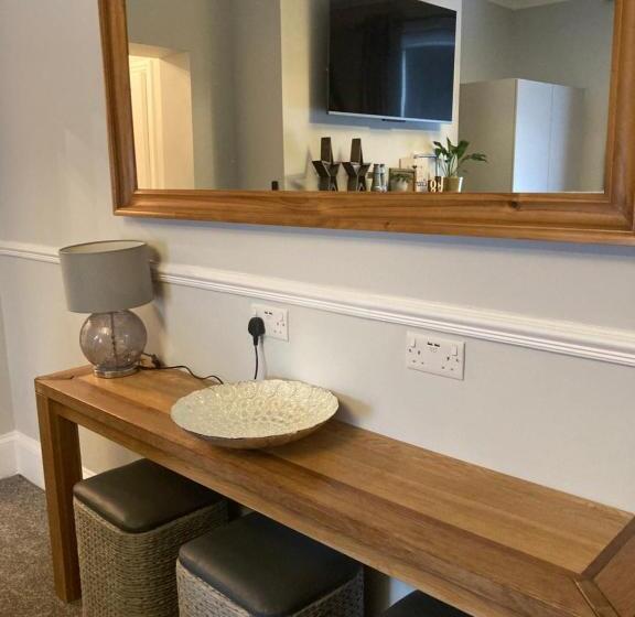 דירת חדר בקומת קרקע, Abbey Court Guest House