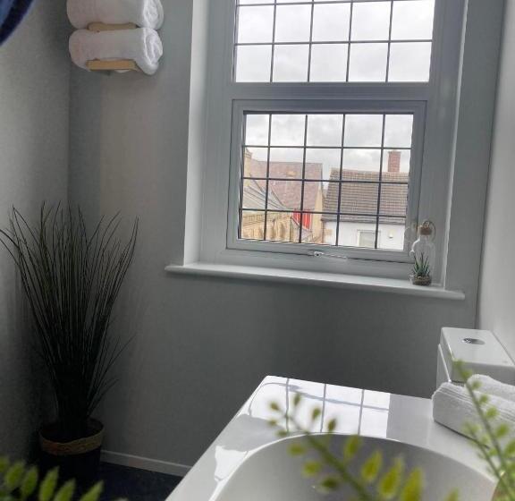 اتاق لوکس با تخت بزرگ, Abbey Court Guest House