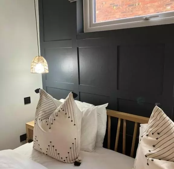 ガーデンビュースイート, Abbey Court Guest House
