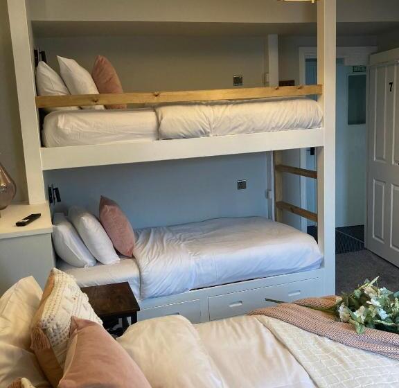 חדר משפחתי דלוקס, Abbey Court Guest House