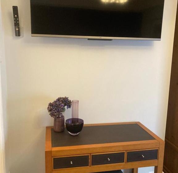 דירת חדר בקומת קרקע, Abbey Court Guest House