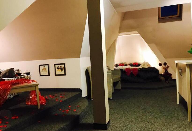 غرفة ديلوكس, Amalia