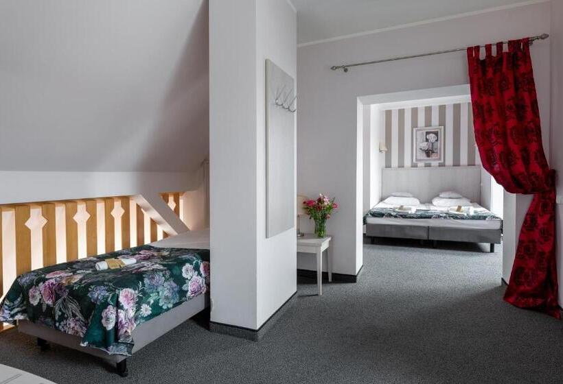 غرفة قياسية, Amalia