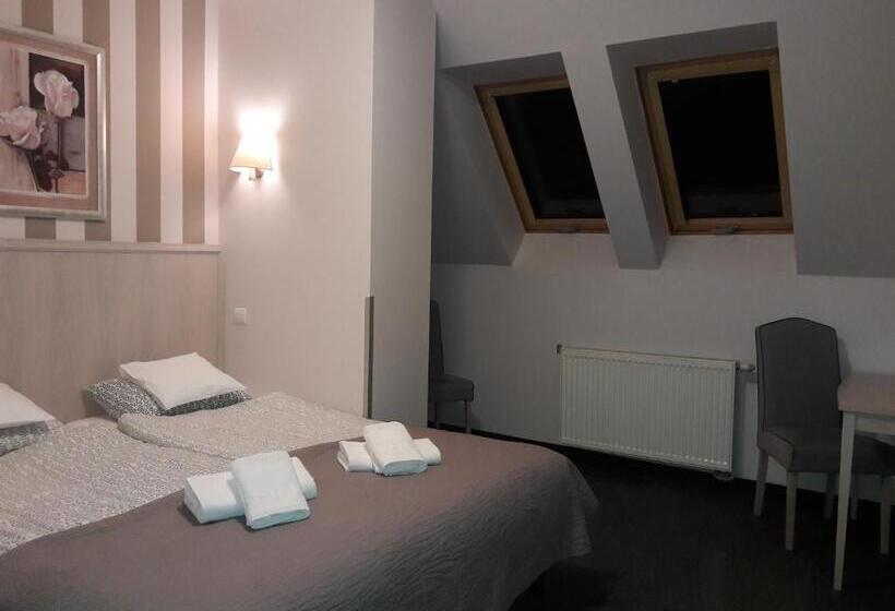 スタンダードトリプルルーム, Amalia