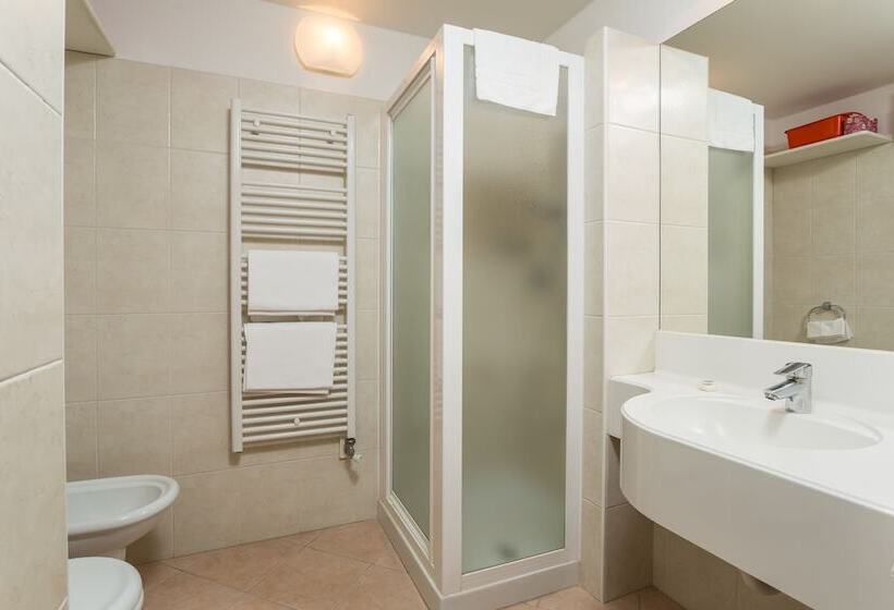 침실 1개 아파트, Ambiez Residence