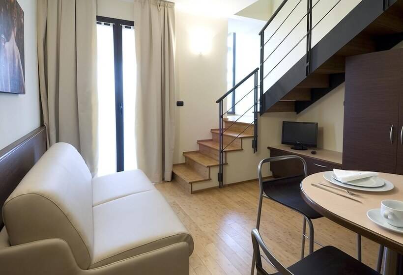 חדר דופלקס, As Hotel Cambiago