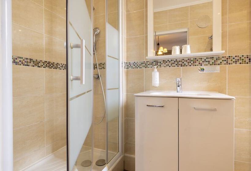 スーペリアトリプルルーム, Chatillon Paris Montparnasse