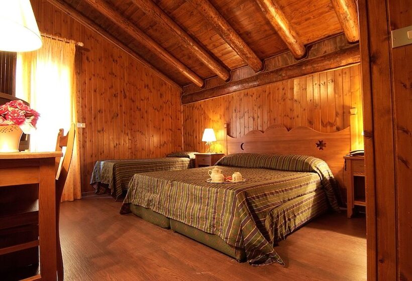 غرفة قياسية ثلاثية, Club Esse Pila 2000