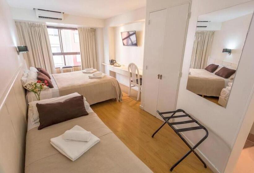 Habitación Triple Clásica, Dion