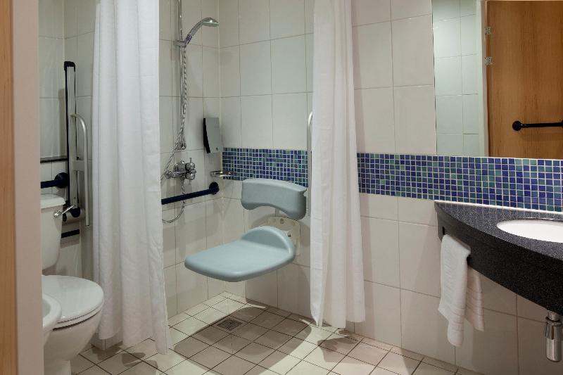 Номер Стандарт Адаптированный для Инвалидов, Holiday Inn Express Walsall M6, J10, An Ihg