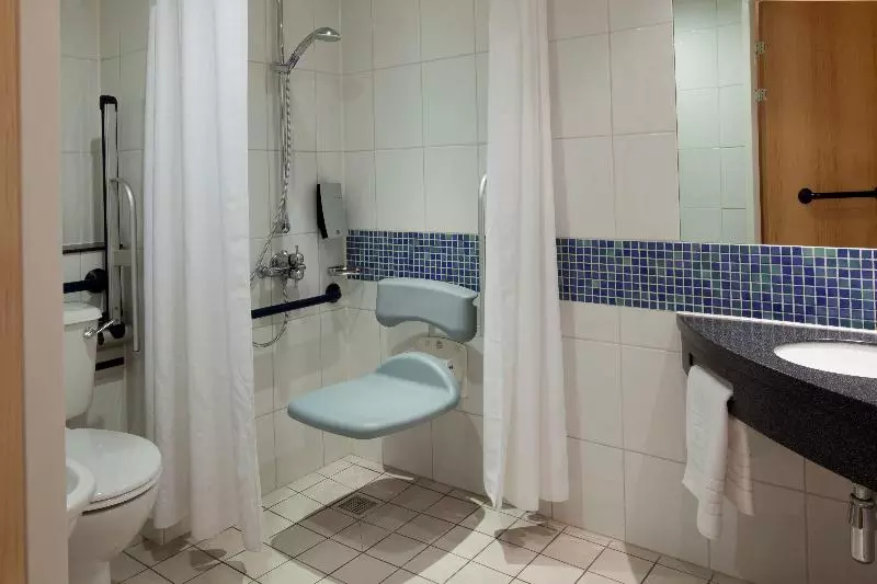 身障者適用スタンダードルーム, Holiday Inn Express Walsall M6, J10, An Ihg