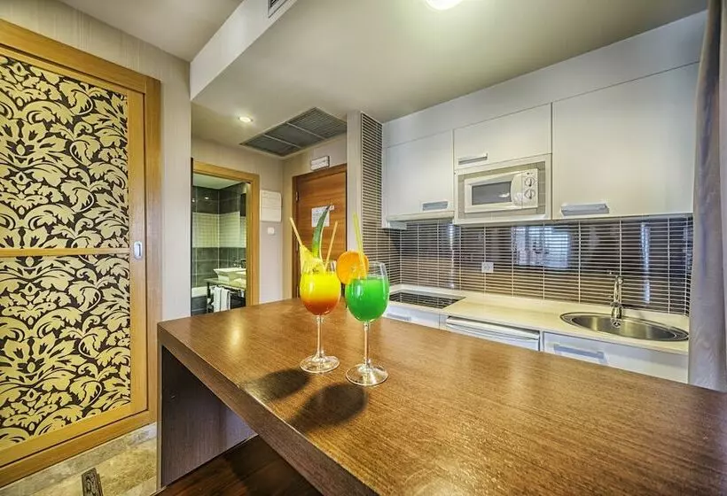 سوییت جونیور با چشم‌انداز دریا, Holiday World Polynesia, Affiliated by Meliá