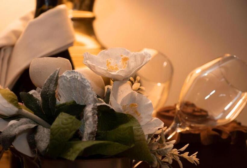 Comfort room with balcony, Maison Cly