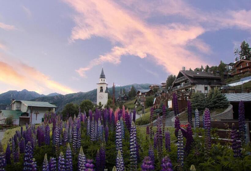 Comfort room with balcony, Maison Cly