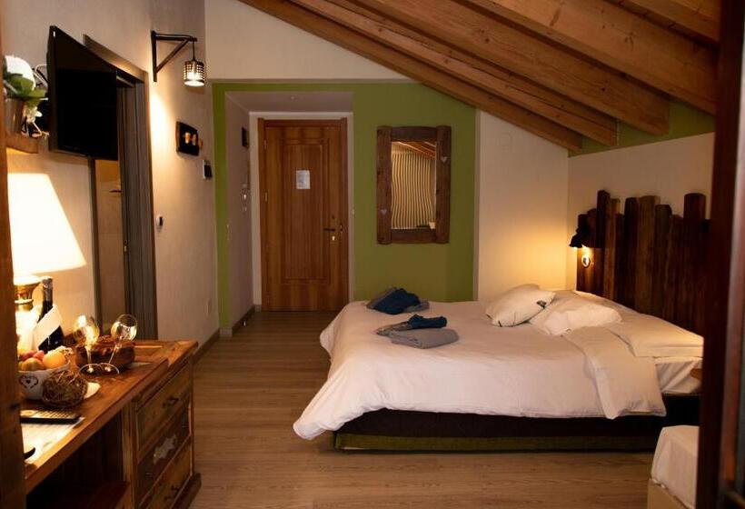 Comfort room with balcony, Maison Cly